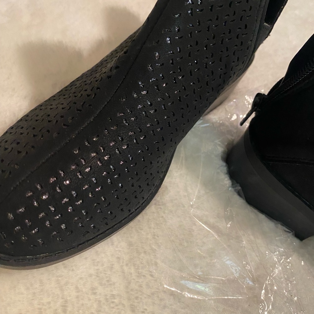SO Black Boots size 1 Youth
